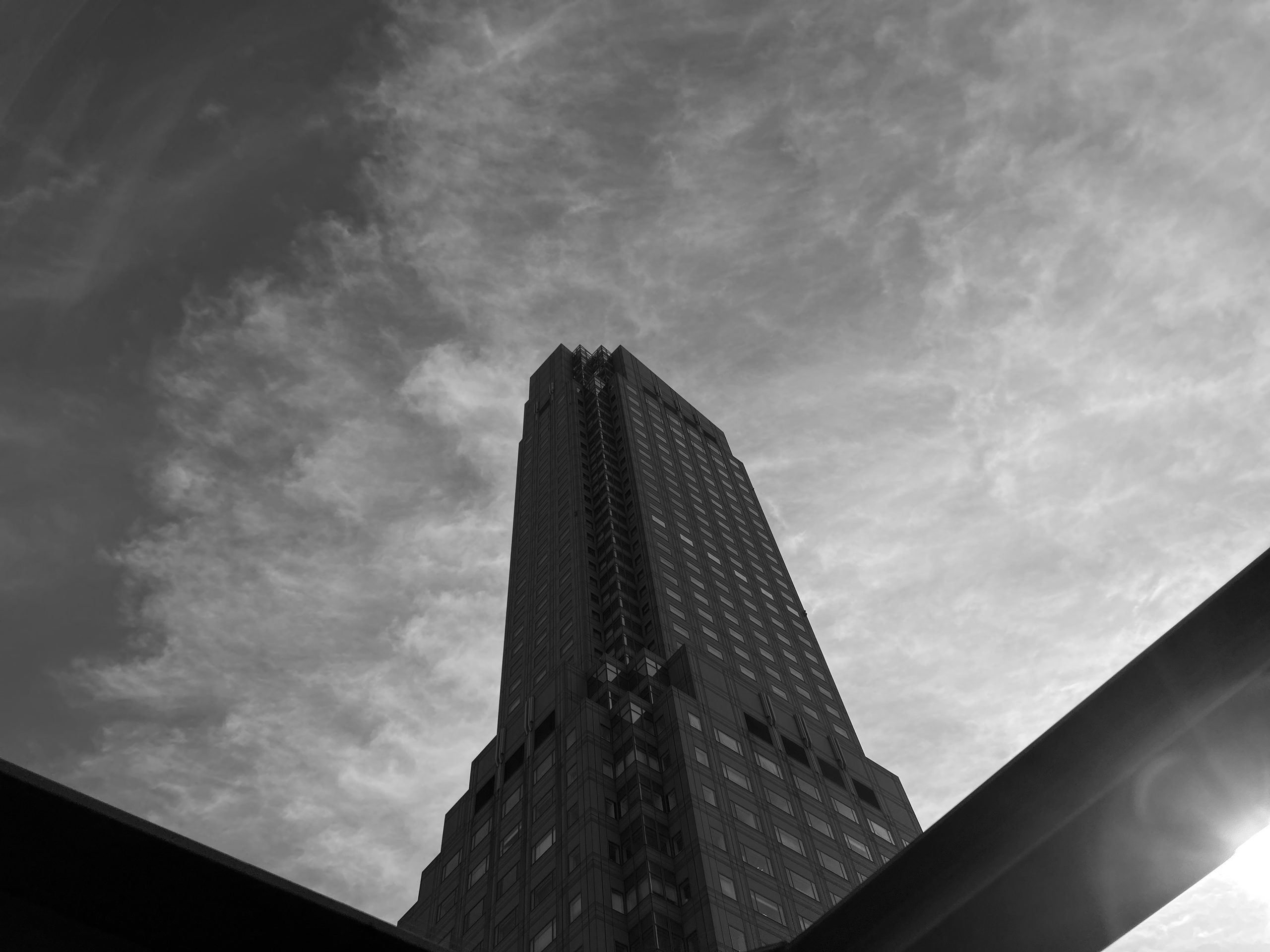 通勤するときに見上げたセルリアンタワーの写真