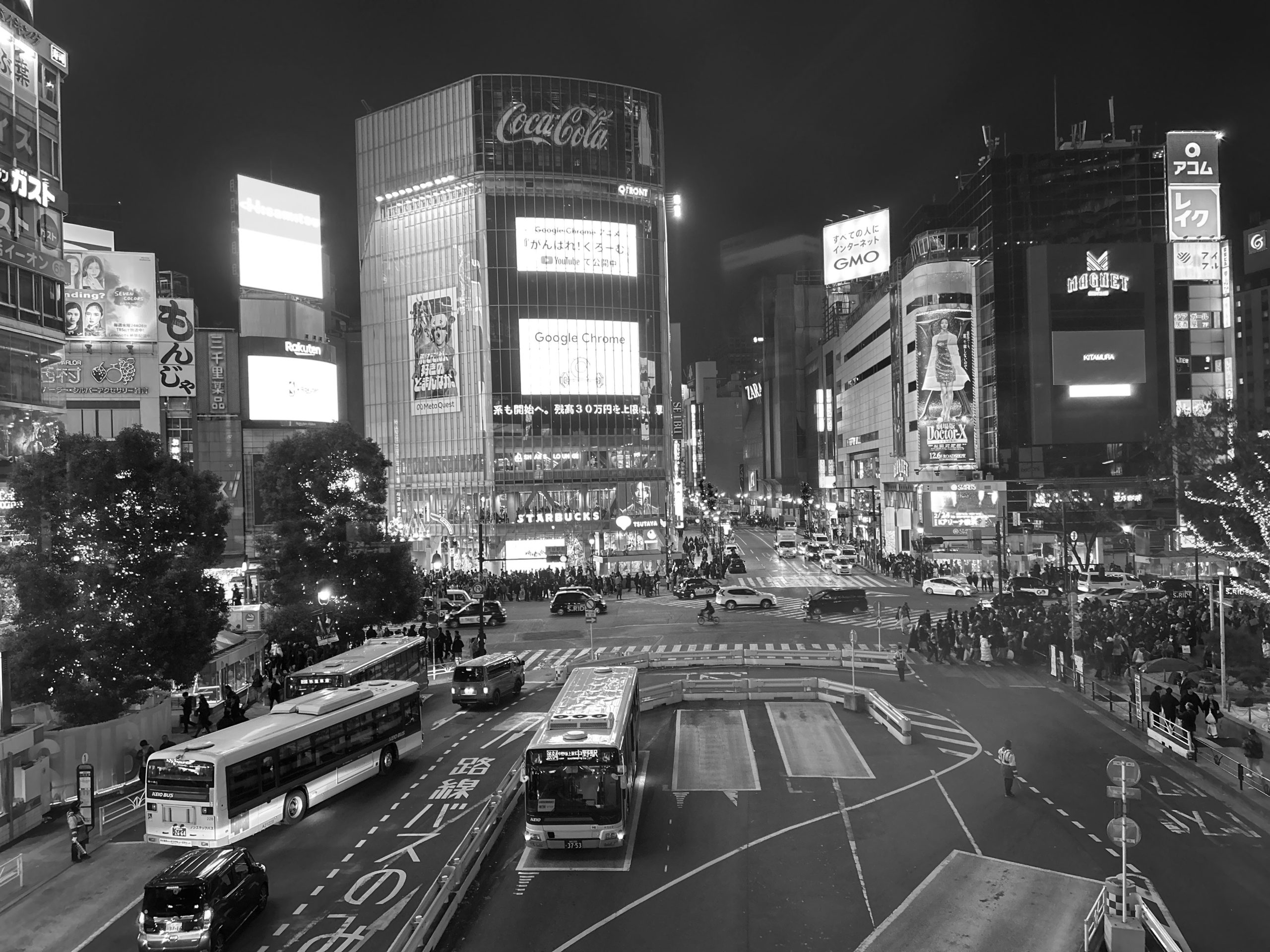 2024年12月13日の東京・渋谷のスクランブル交差点の風景