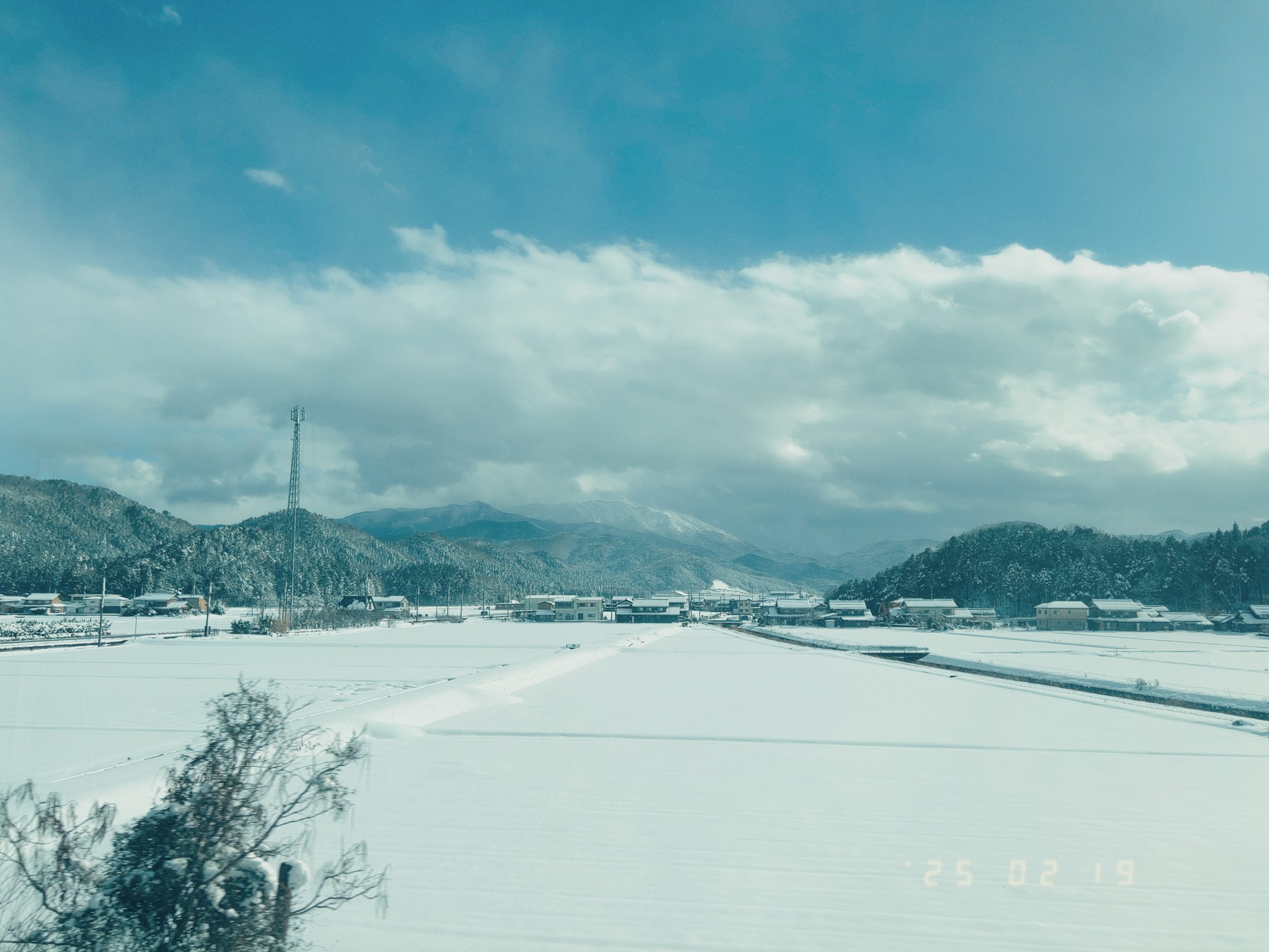 東海道新幹線のぞみ / 新大阪行きで見れた雪景色