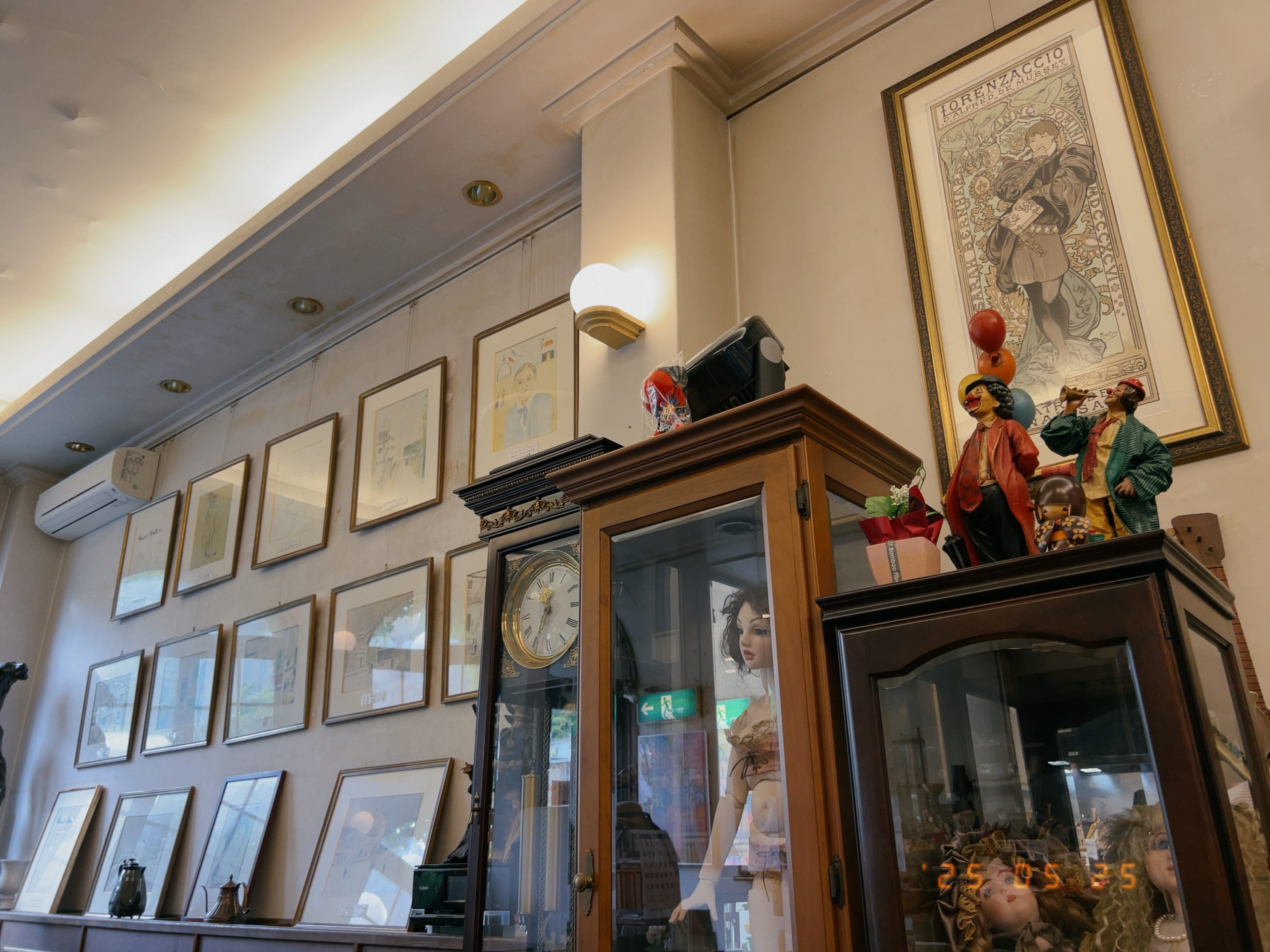 画廊喫茶ユトリロの店内