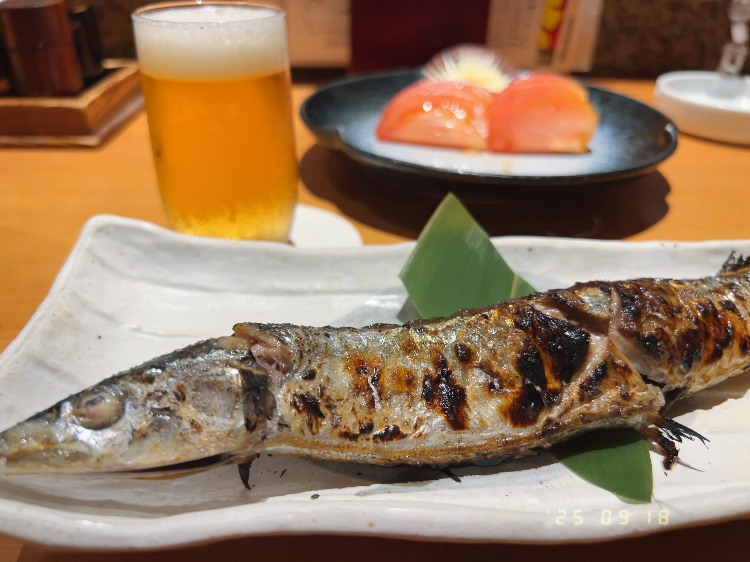 2025年9月に居酒屋さんで撮影したサンマの塩焼きの写真