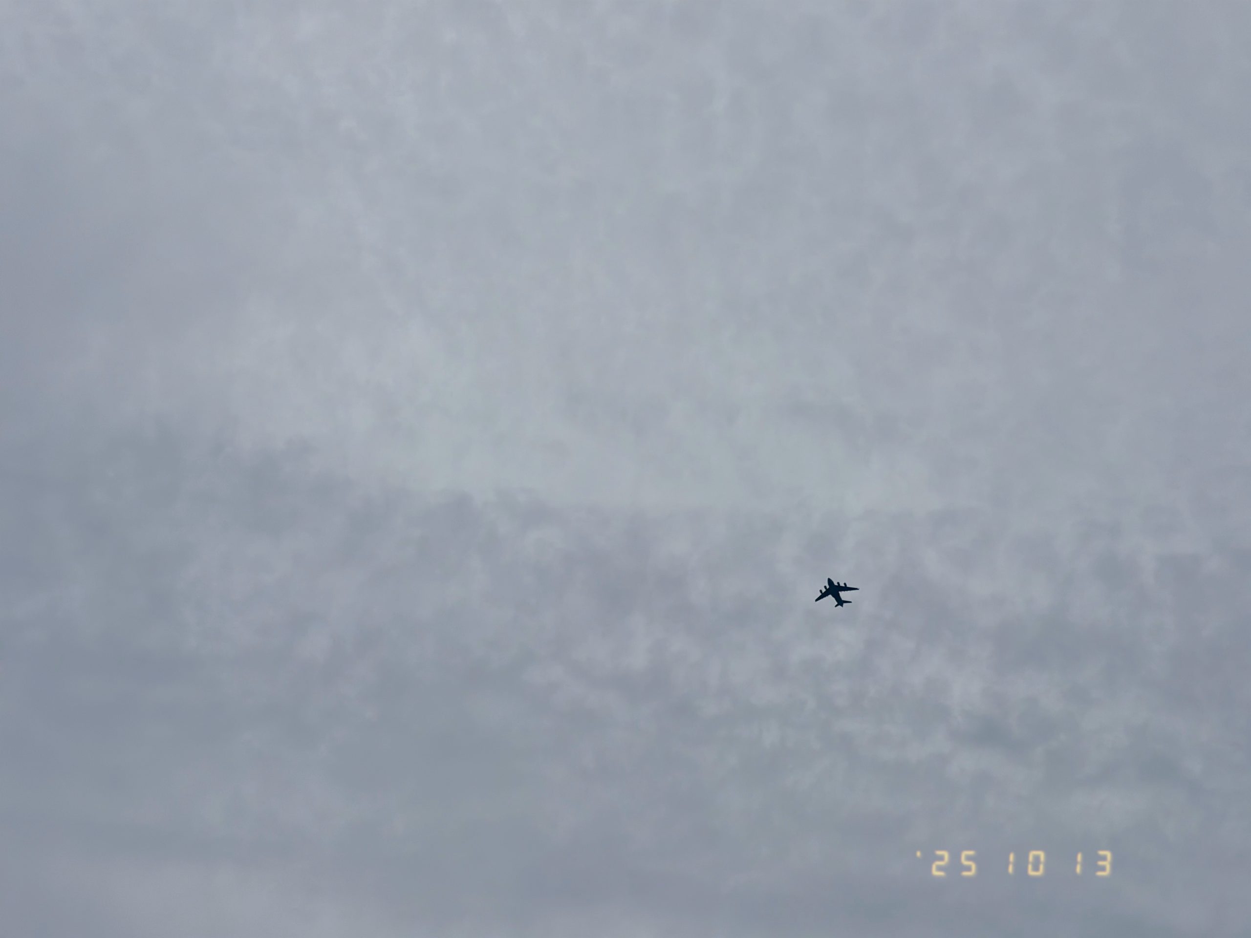 2025年10月13日の東京上空で見た飛行機の影