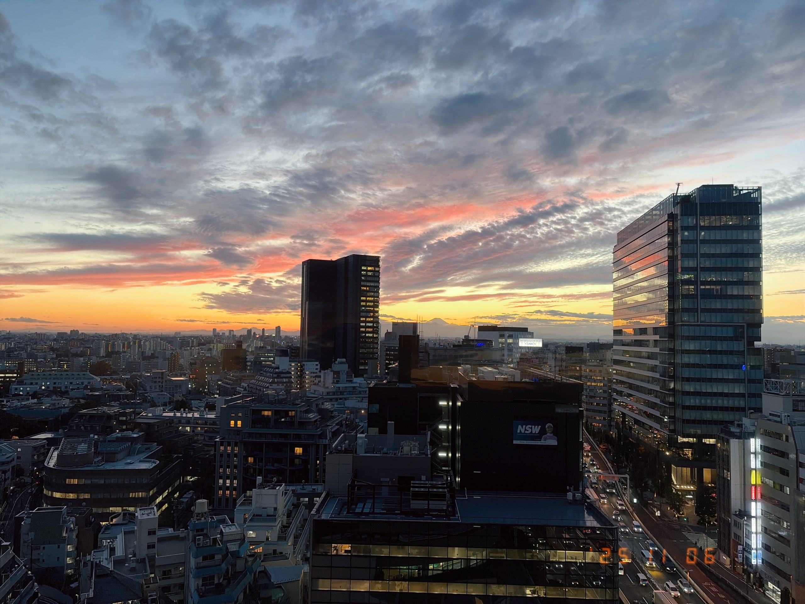 東京都渋谷区のセルリアンタワー東急ホテルの13Fから西の空を望んだ景色の写真